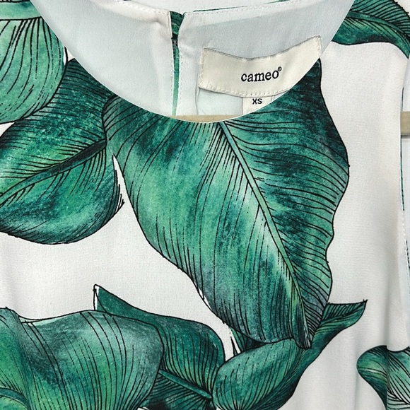 Cameo Collective Palm Leaf Romper XS – Tropical Green Print NWT - Picture 5 of 10